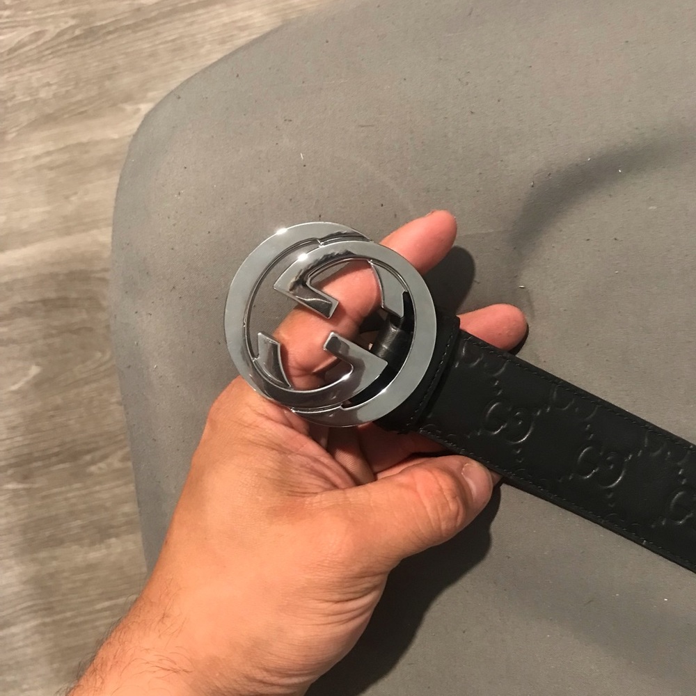 Black gucci belt, wore once mad fit for a smaller skinner person